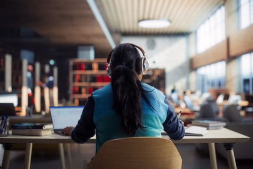 Séance de travail à la bibliothèque